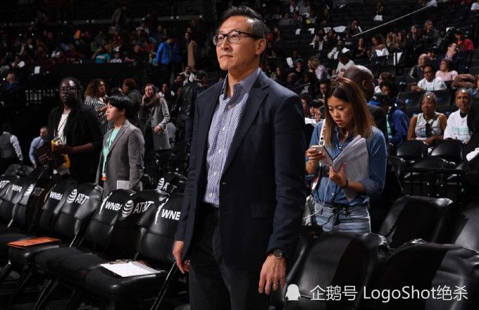 此前，巴萨跟队记者杰拉德-罗梅罗表示巴萨冬窗优先考虑引进赫罗纳的加西亚，可能会用钱+球员去换购，并表示谈判已经进入到后期阶段。